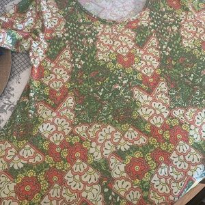 LulaRoe Perfect T size M